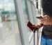 Solusi HP tidak support eSIM untuk ke luar negeri dengan menggunakan alternatif koneksi internet saat bepergian.